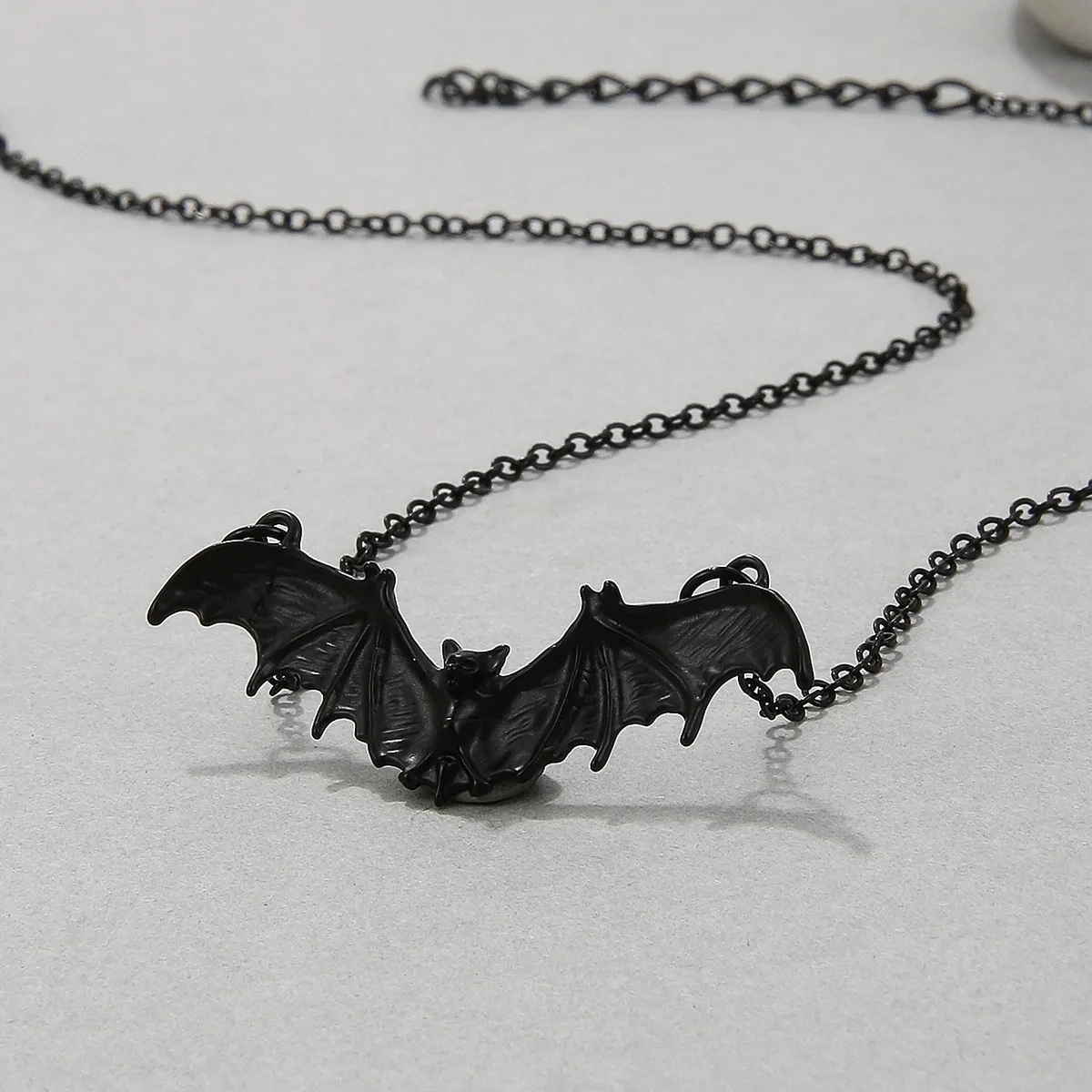 Men Accessories Neck Chain - สร้อยคอจี้รูปค้างคาวสไตล์เรโทรสำหรับผู้ชายและผู้หญิงสร้อยคอแฟชั่นย้อนยุค kalung hewan เครื่องประดับคอรูปค้างคาวของขวัญ